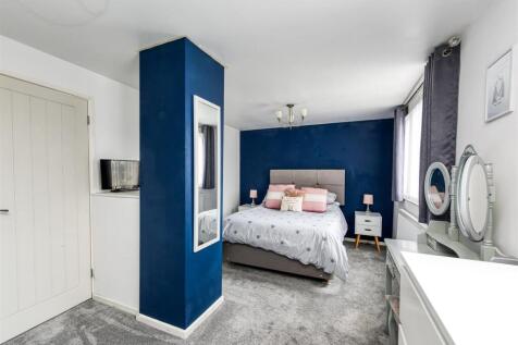 3 Chapel Close-Bedroom 1.jpg