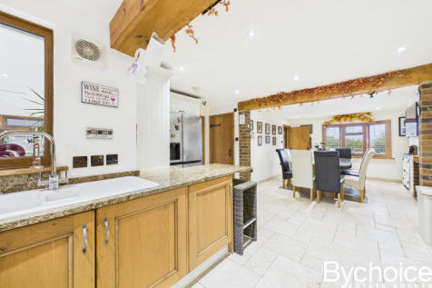 CAM05454G0-PR0065-STILL003