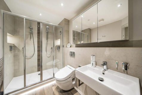 1374764-4-690b3e5...