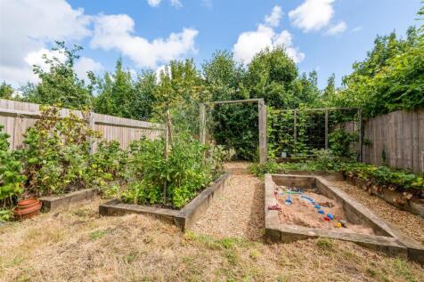 7 Chatfield Close-42.jpg