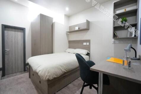 5 Bedroom Flat in LL57 1PB