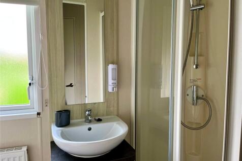 Shower/Cloakroom