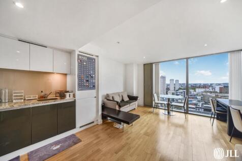A south facing, furnished apartment with abundant natural light and modern amenities. This contemporary home offers concierge service, resident gym, and exceptional connectivity to Canary Wharf's fina