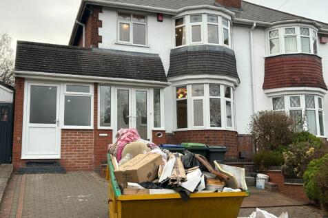 4 Bedroom Semi-Detached House TO LET