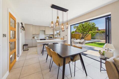 Living/Dining Area