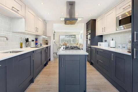 Kitchen Towards Lounge.JPG