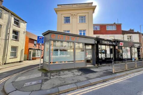 Retail Property (high street) to rent in scarborough