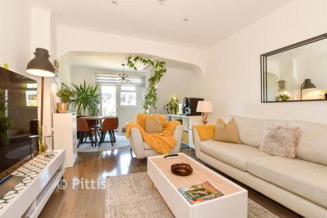 Lounge/ Dining Area