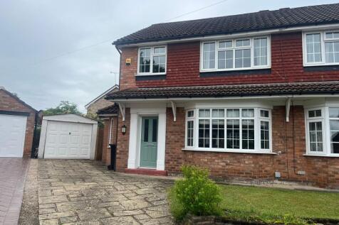 3 Bedroom Semi-Detached in SK7 1EP