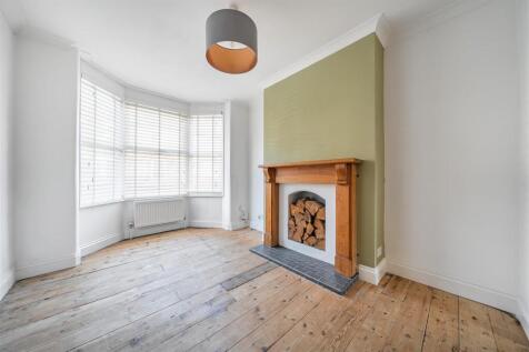 sitting area h.jpg