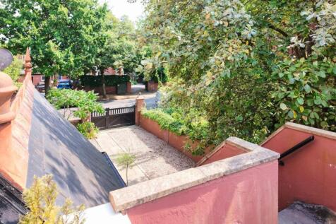 Communal Access to First Floor