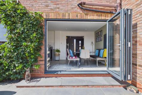 High-end grey porcelain patio for summer parties