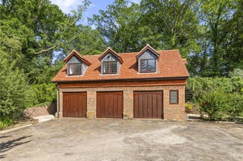Garaging & Annexe