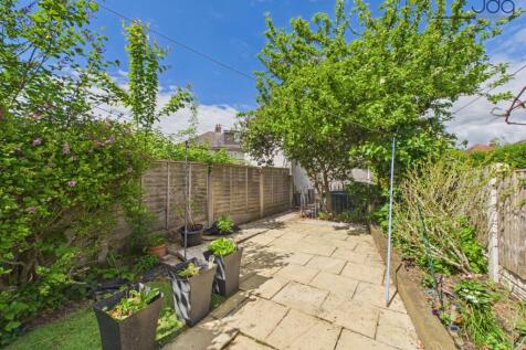 South-Facing Garden Made For Sunny Days