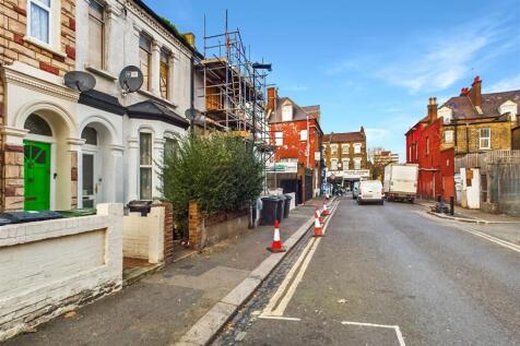 CAM01358G0-PR0118-STILL020.jpg