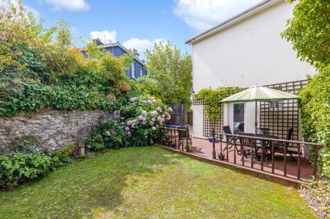 A08 - Bridge Road Torquay, Olivet - 250814.jpg