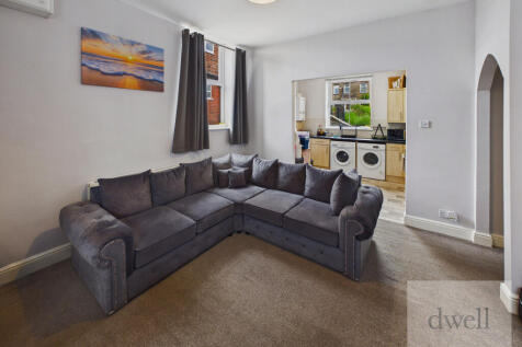 ***Available 3rd August – Spacious 2 Bed Ground Floor Apartment*** – Dwell are pleased to present this well proportioned unfurnished apartment in the popular Chapeltown area of Pudsey. Offering two do