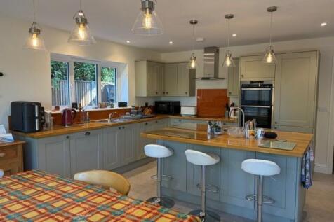 2 Vine Lane kitchenbreakfast room.jpg