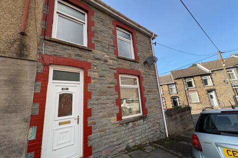 3 Bedroom Terraced in CF40 2ND