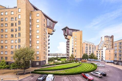 David Mews are pleased to offer an lovely two double bedroom apartment which is approximately over 850 sq ft sq. ft. set within the very desirable Franklin Building which is part of the gated Millen..