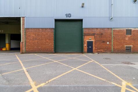 Distribution Warehouse to rent in yeadon