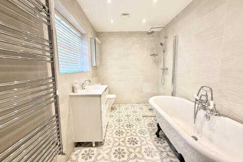 En-Suite Bathroom