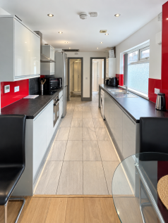 5 Bedroom Terraced in ST4 2RA
