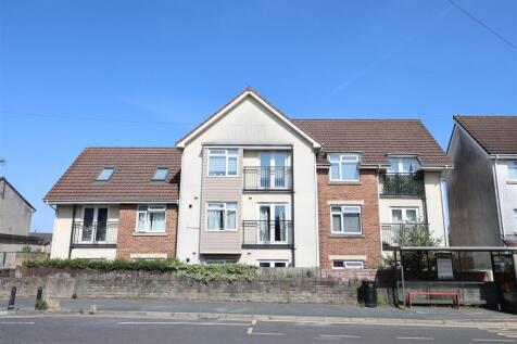 Welcome to this charming apartment located equidistant to the High Streets of Staple Hill and Kingswood both offering a selection of local shops, larger supermarkets, cafes and other associated amenit