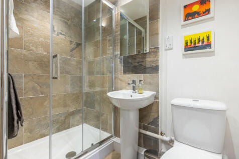 Bedroom One En-su...