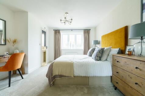 King-size bedroom with space for storage