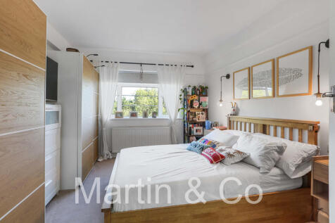 1532987063 - 27 M...