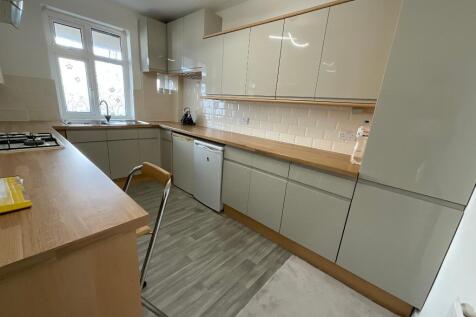 KITCHEN 12'6 x 8'