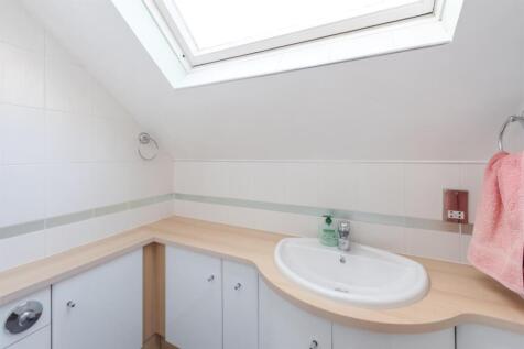 5 bed, 3 bath Detached in Cardiff - Photo 21
