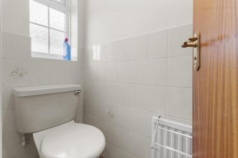 Separate Cloakroom/wc