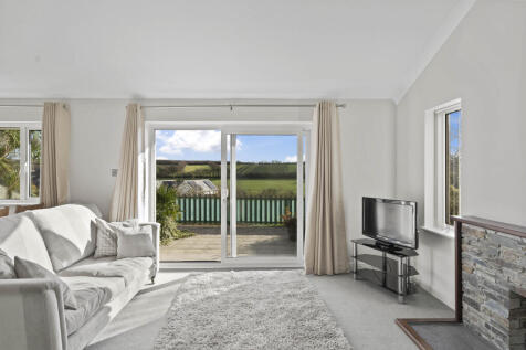 33 Mead Drive - Sitting Room 1.JPG