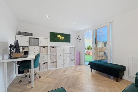 Gaming Room/office/Sitting Room