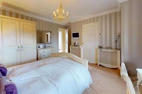 Hawthornes-Bedroom 2.jpg