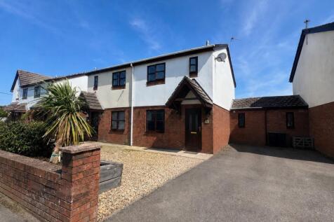 SPACIOUS 3 Bedroom home