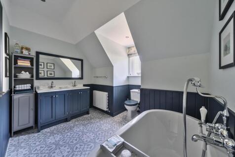 1291100-36-682709de452ad-ARW .jpg