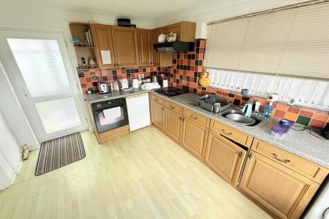 Kitchen 1.jpeg