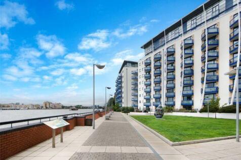 Students and working professionals 3 double bedroom apartment set within a gated riverside residential development, delighted to offer this ground floor, Offered furnished this property comes with 24