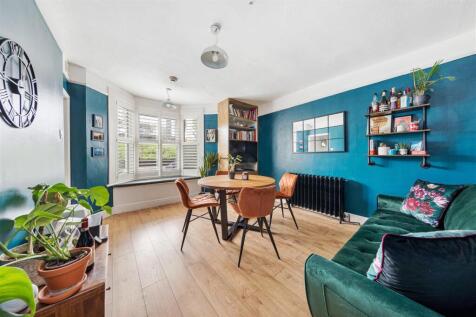 Hollybush Hill, E11