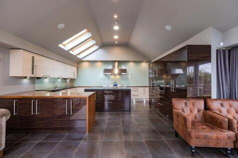 4 bed, 3 bath Detached in Glasgow - Photo 34