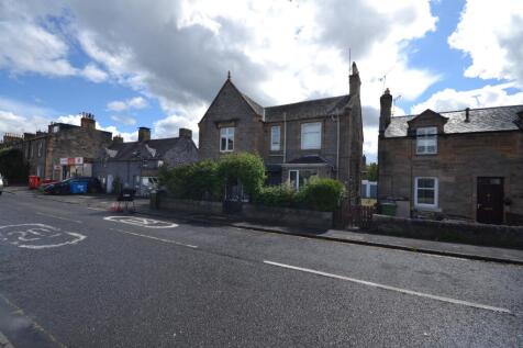 Located in the popular Davidson Mains area, this well-presented upper flat offers comfortable accommodation within easy reach of local amenities and transport links. Book a viewing online at cornersto