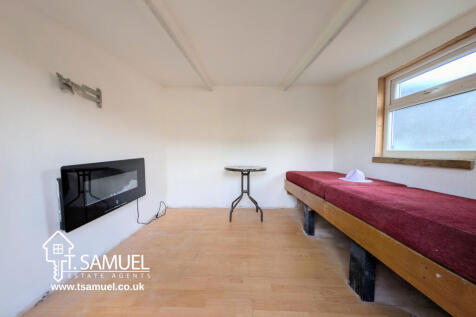 DOWNSTAIRS BATHROOM/WETROOM