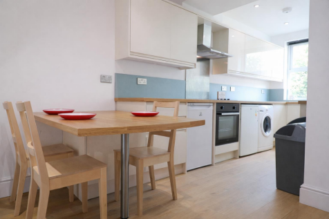 3 Bedroom House in LL57 4SG