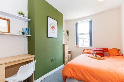 5 Bedroom Detached in NG7 1SF