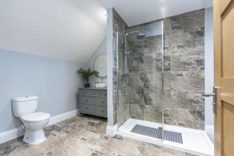 Ensuite to Bedroom One