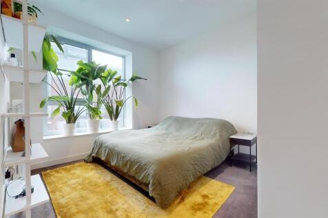 Price Drop - Spacious bedroom For Sale