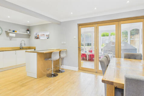 CAM04968G0-PR0044-STILL006